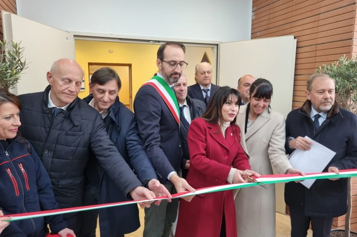 NOCERA TAGLIO NASTRO